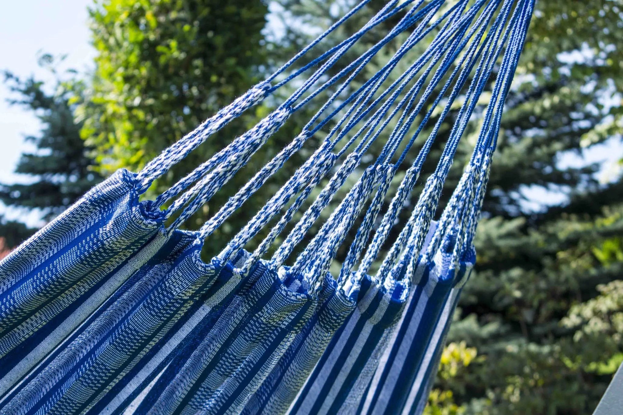 Hamac sur pied suspendu rayé en coton | Perino
